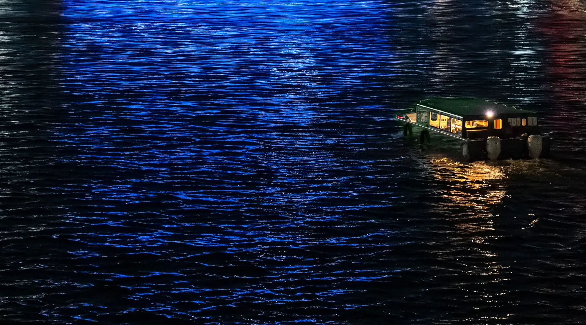 私たちはその可能性に満ちたフロンティアに、一輪の可憐な花を浮かべることにしました。